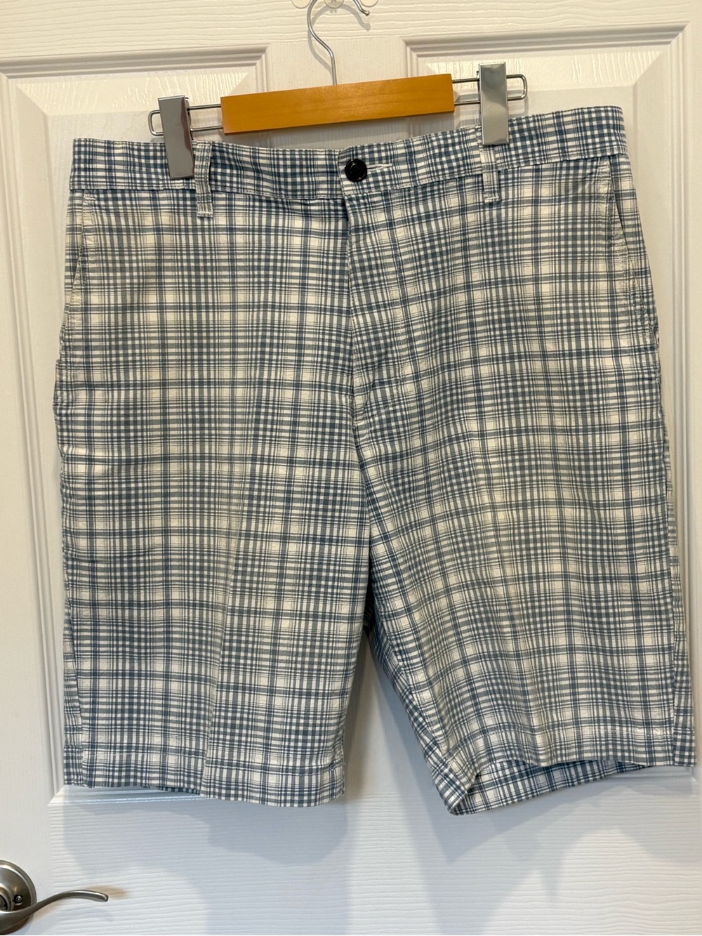 Dockers Men's Blue and White Plaid Flat-Front Shorts #1020